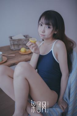 日本美女挠脚心